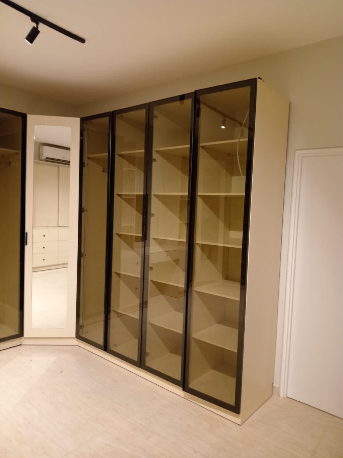 الخزائن والموبيليا